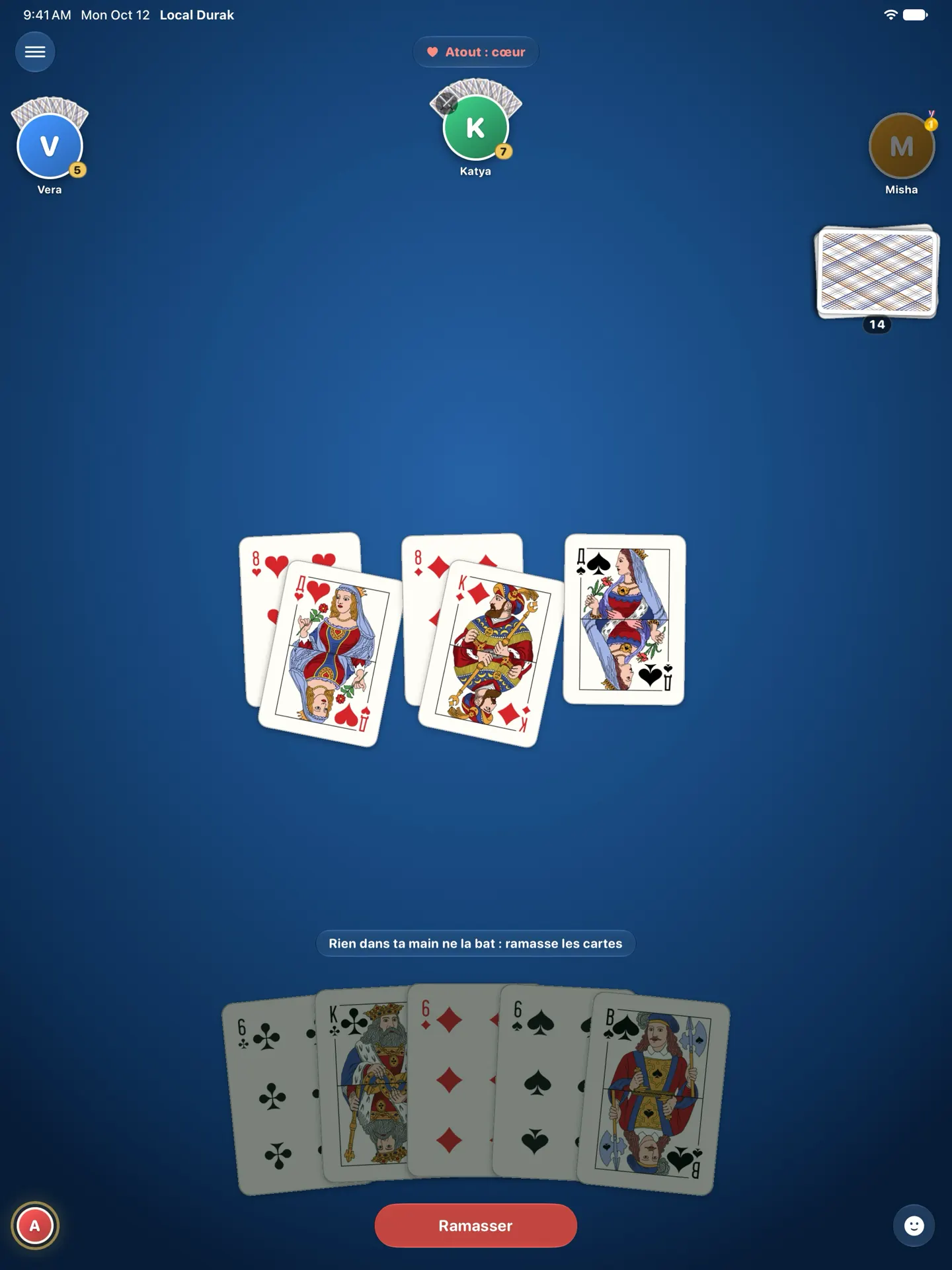 Local Durak sur iPad : toute la table, avec trois cartes d'attaque à battre