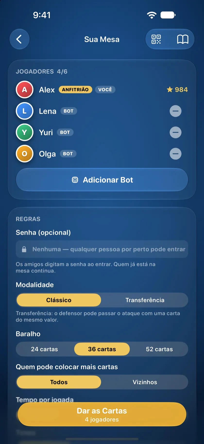 A mesa com três bots sentados ao lado do anfitrião